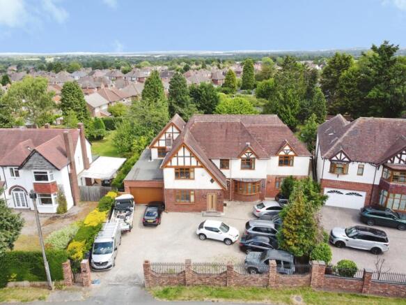 7 bed property, in Codsall Road, £900,000