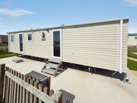 2 bed property, in South Road, £40,995