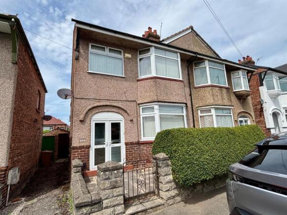 3 bed property, in Thorncliffe Road, £240,000