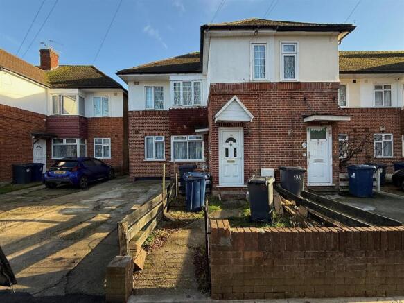 2 bed property, in Livingstone Road, £285,000