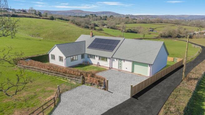 3 bed property, in Croesyceiliog, £900,000