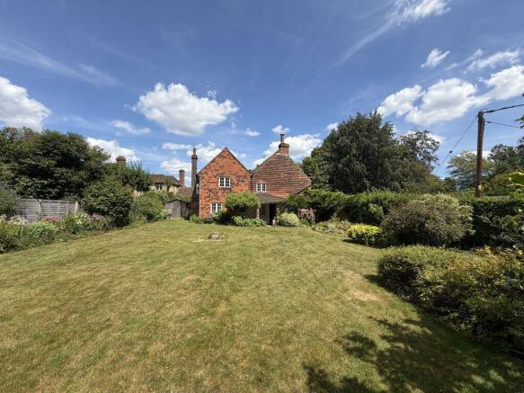 4 bed property, in Coneyhurst Lane, £675,000
