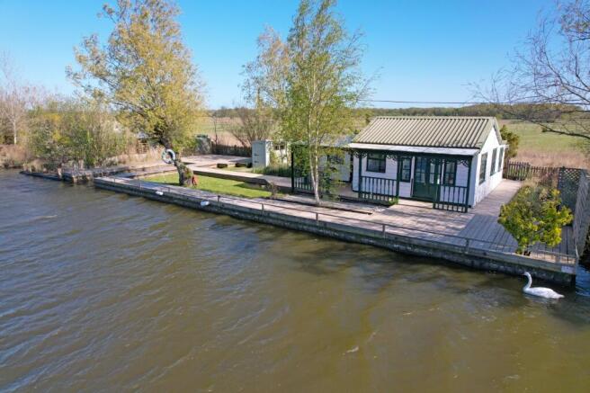2 bed property, in Riverside, £210,000