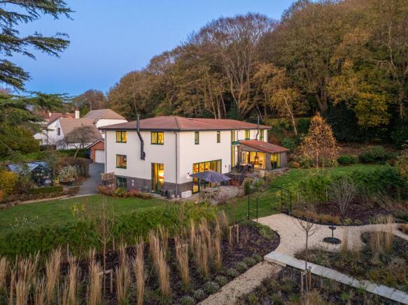 4 bed property, in A substantial bespoke build property in Frodsham, £1,350,000