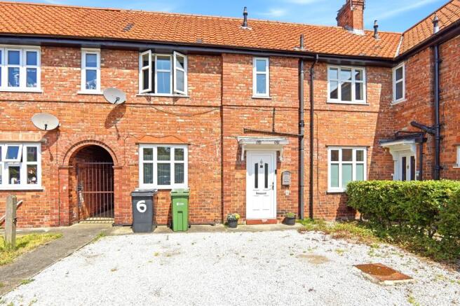 4 bed property, in Cherry Tree Avenue, £350,000
