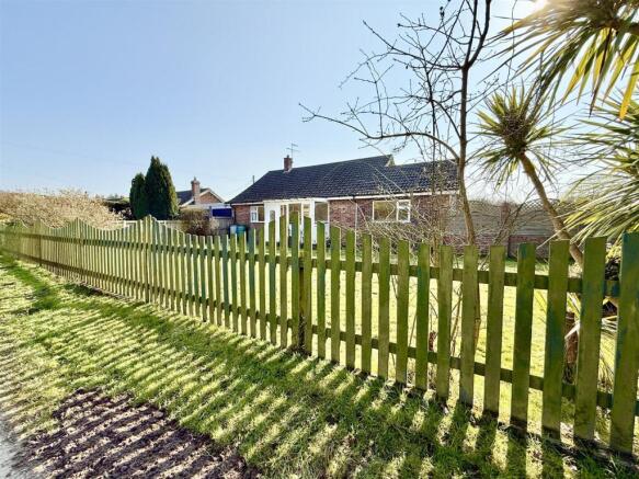 3 bed property, in Honing Road, £415,000