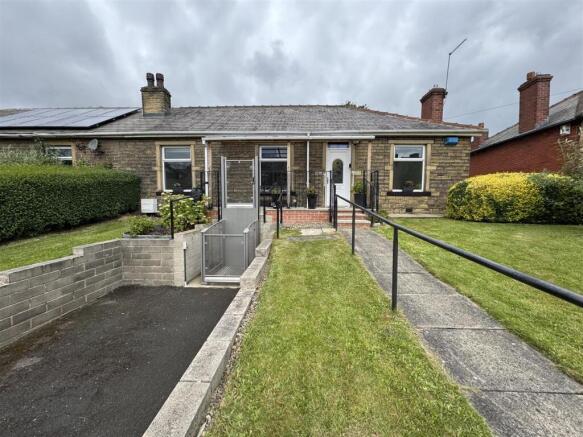 3 bed property, in Rawthorpe Lane, £220,000