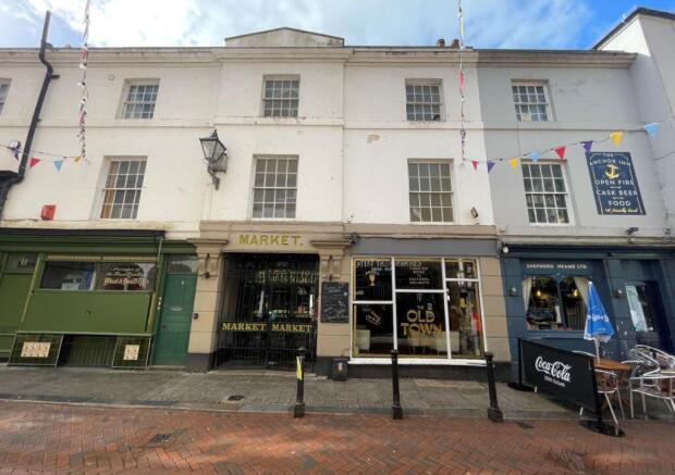 2 bed property, in 11B George Street, £100,000