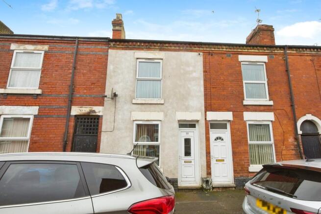 2 bed property, in Dover Street, £165,000