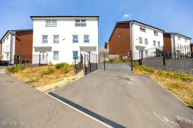 3 bed property, in Edinburgh Road, £270,000