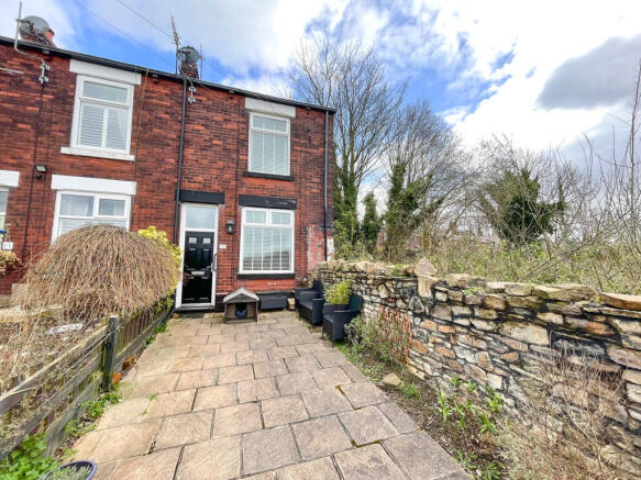 2 bed property, in Manor Road, £230,000