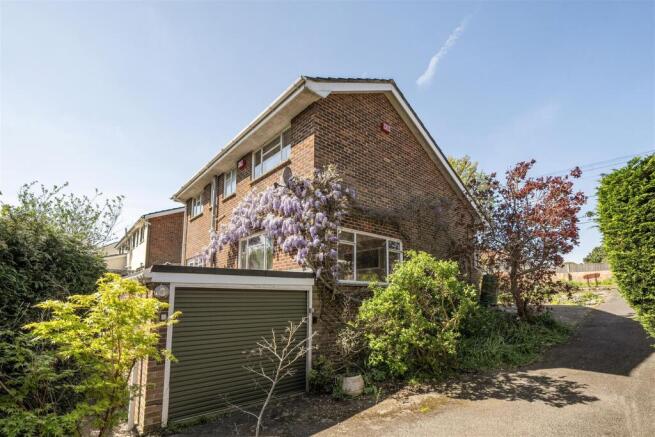 4 bed property, in Newtown Road, £500,000