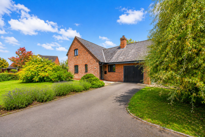 4 bed property, in 5 Bury Court Park, £600,000