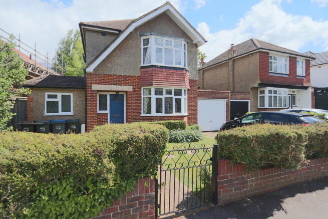 3 bed property, in Tollers Lane, £575,000
