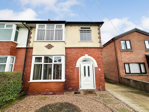 3 bed property, in Cadley Causeway, £200,000