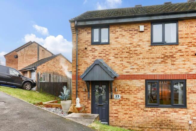 3 bed property, in Farriers Croft, £239,950