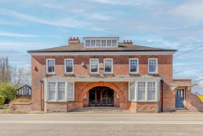 7 bed property, in Shrewsbury SY5, £525,000