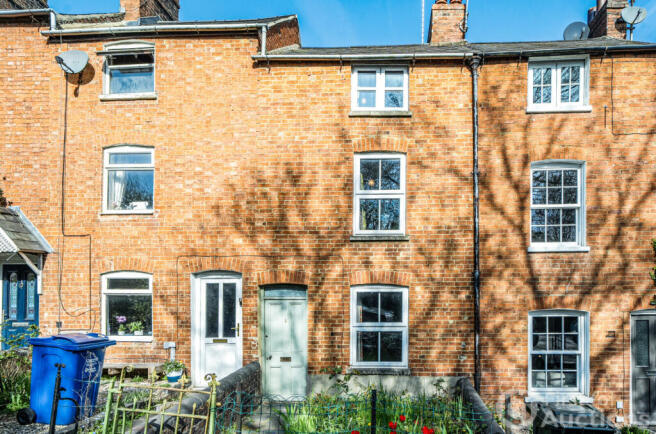 2 bed property, in Banbury, £170,000