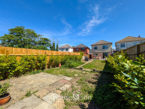 3 bed property, in Victoria Avenue, £385,000