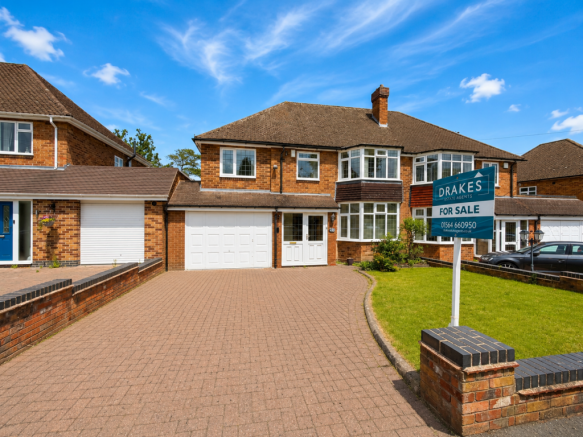 4 bed property, in Beechwood Park Road, £500,000