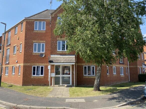 2 bed property, in Westminster Avenue, £115,000