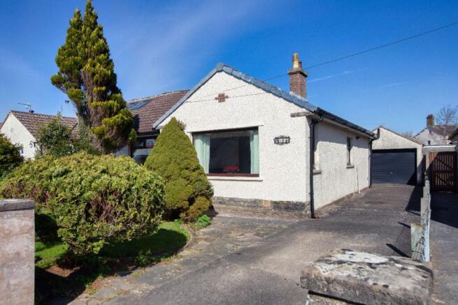 2 bed property, in Greenways, £285,000