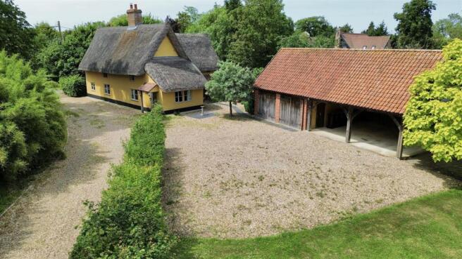 4 bed property, in Heckfield Green, £595,000
