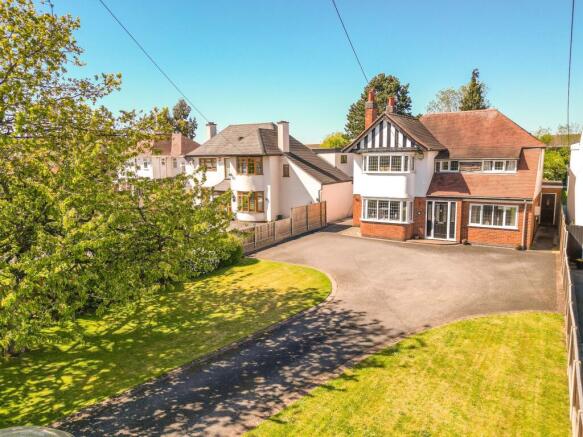 4 bed property, in The Long Shoot, £700,000