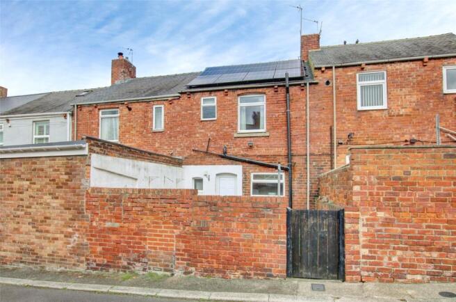 2 bed property, in Palm Street, £40,000