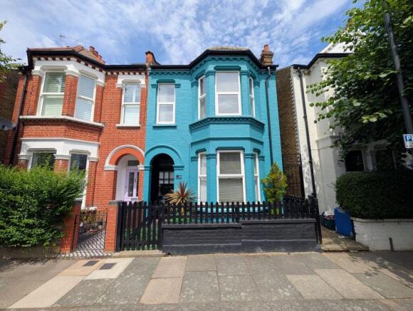 3 bed property, in Warren Road, £799,950