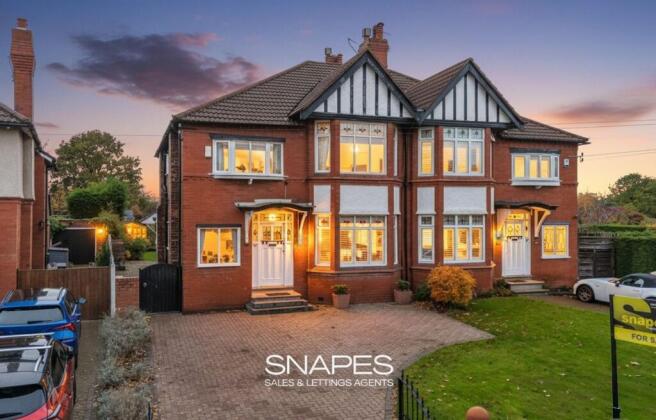 5 bed property, in Hill Top Avenue, £820,000