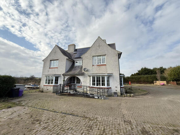 5 bed property, in Holyhead Road, £425,000
