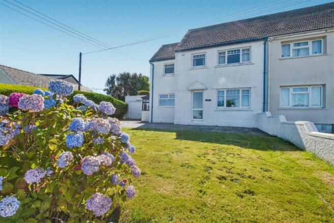 3 bed property, in Tanygroes, £210,000