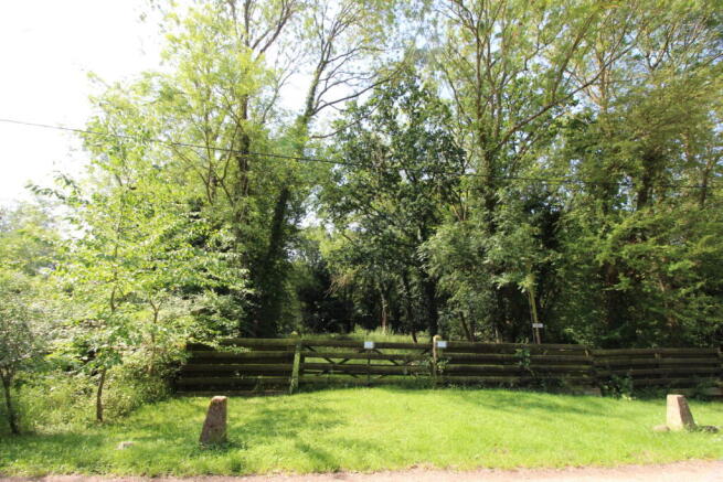 Land, in The Crossway, £325,000