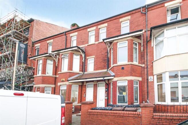 3 bed property, in West End Terrace, £270,000