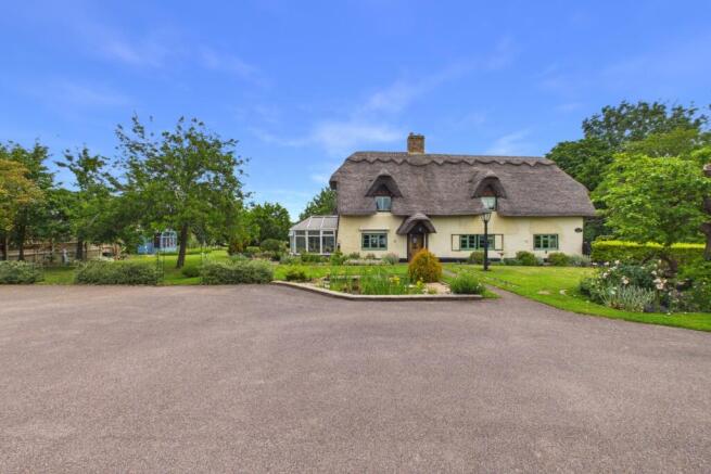 4 bed property, in High Street, £700,000