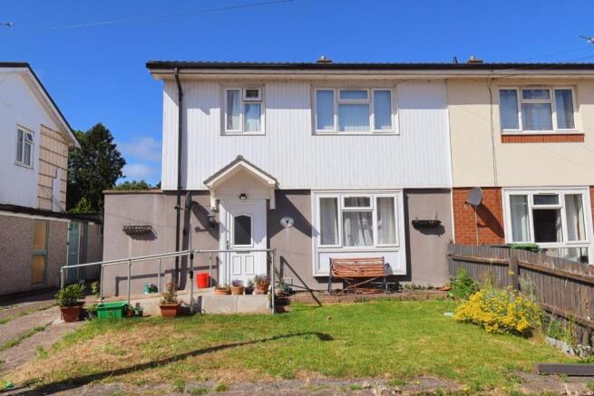 3 bed property, in Heol Cefnydd, £110,000
