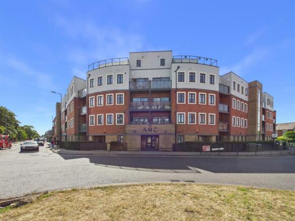 2 bed property, in Exchange Street, £250,000