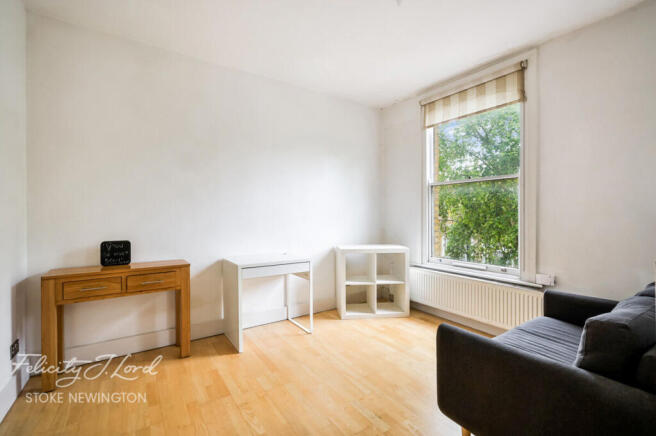 1 bed property, in Narford Road, £375,000