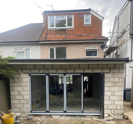 5 bed property, in Grange Hill Edgware, £590,000