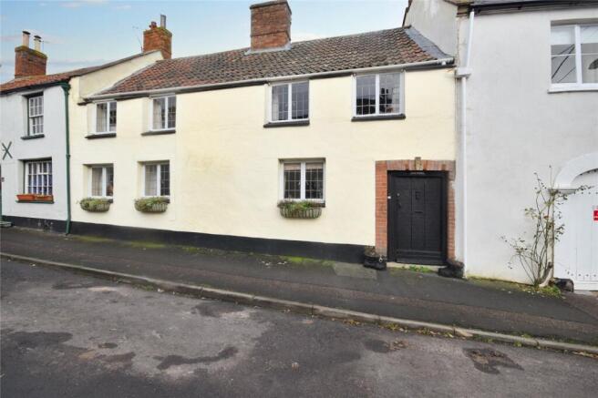3 bed property, in High Street, £200,000
