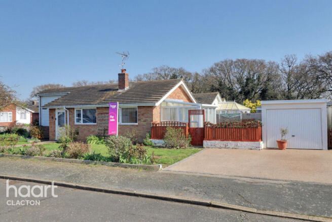 3 bed property, in Shanklin Close, £240,000