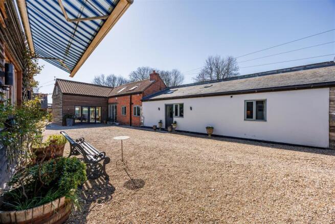 3 bed property, in Roseview Barn, £750,000