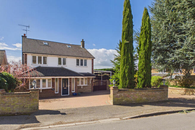 4 bed property, in Green End Road, £885,000