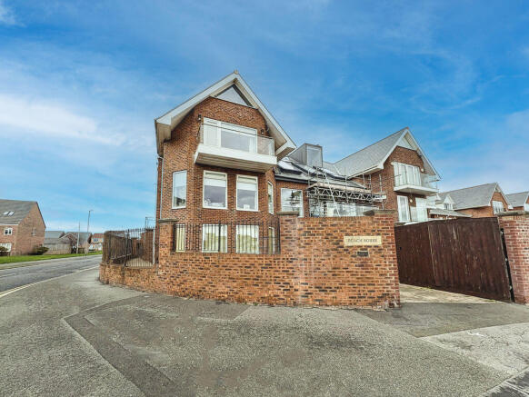 4 bed property, in South Harbour, £450,000