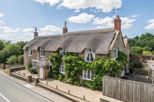 5 bed property, in Puckington, £750,000