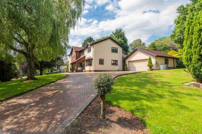 4 bed property, in 10 Ravenswood Drive, £925,000