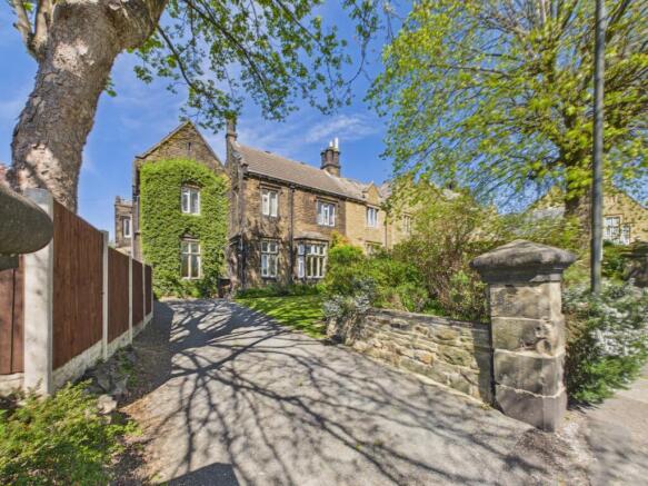 3 bed property, in Station Road, £425,000