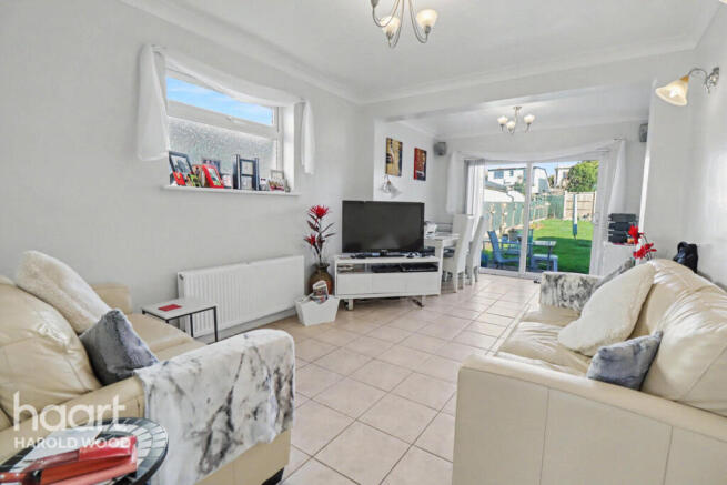 1 bed property, in Court Avenue, £375,000