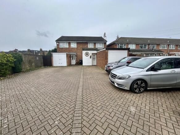 3 bed property, in Sewardstone Road, £425,000